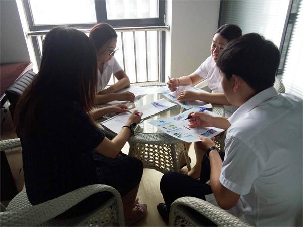 在总结中开展，，在审阅中前行