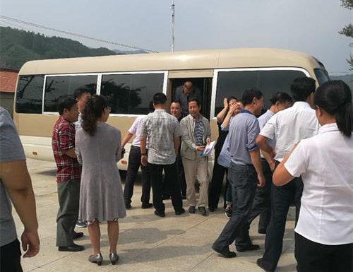 辽阳市人大向导视察刘家村智慧墟落建设及精准扶贫事情